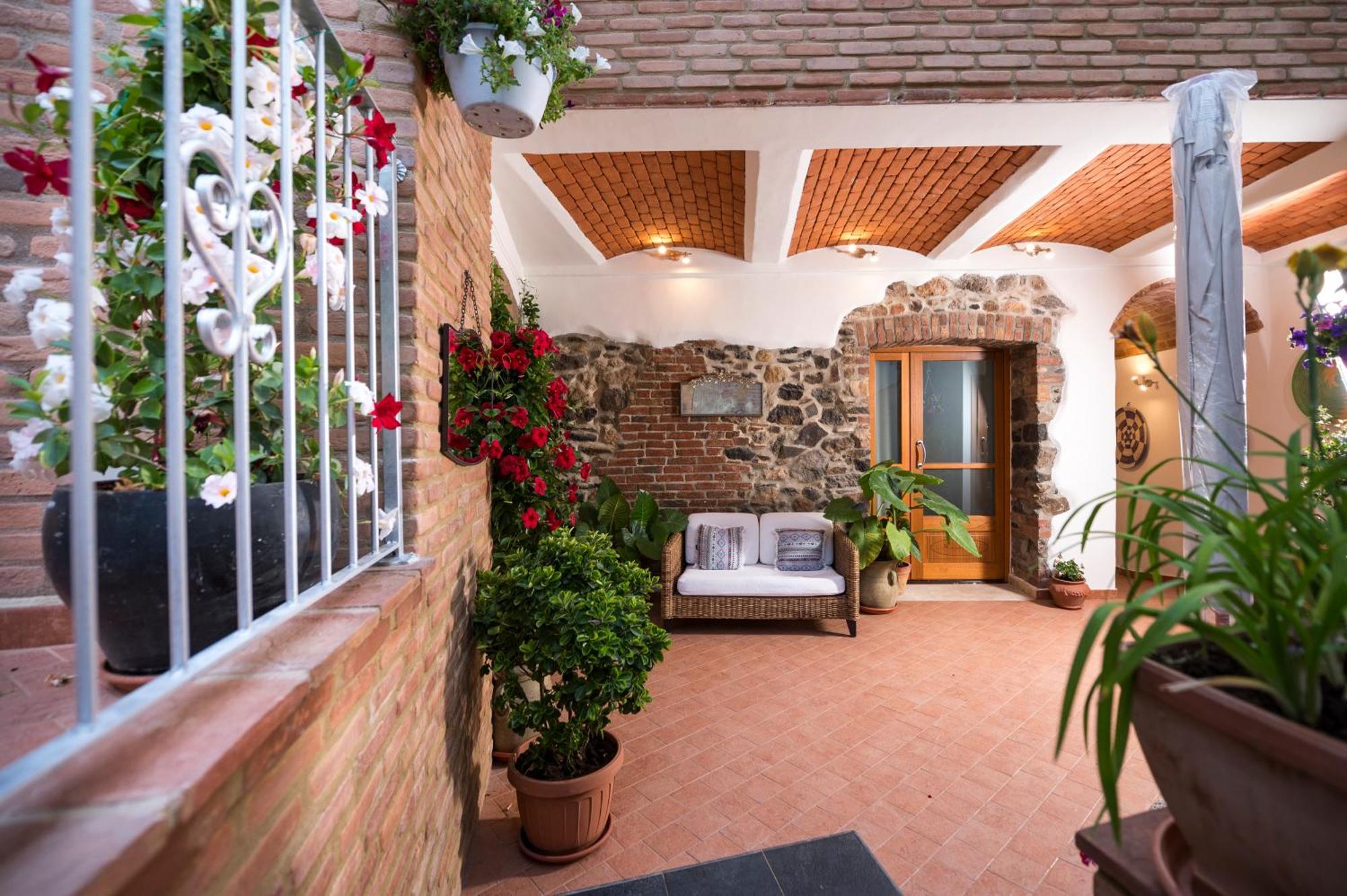 Domo Incantos Galtelli Exterior photo